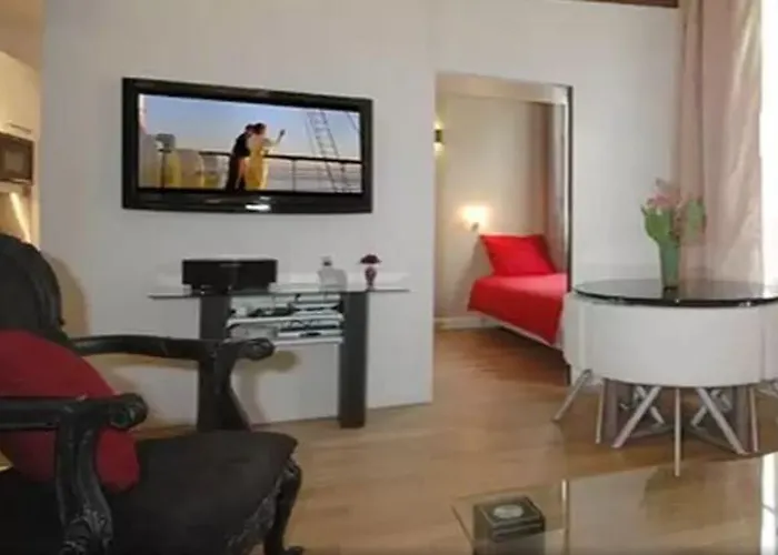 Holidaysinparis-bourg Tibourg Ii Апартаменты